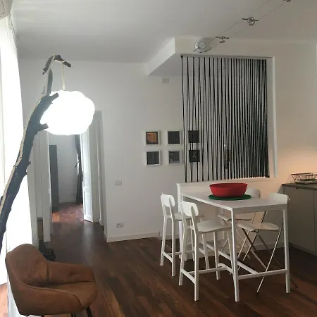 Joivy Stylish In Centre Of Lejlighed Cernobbio